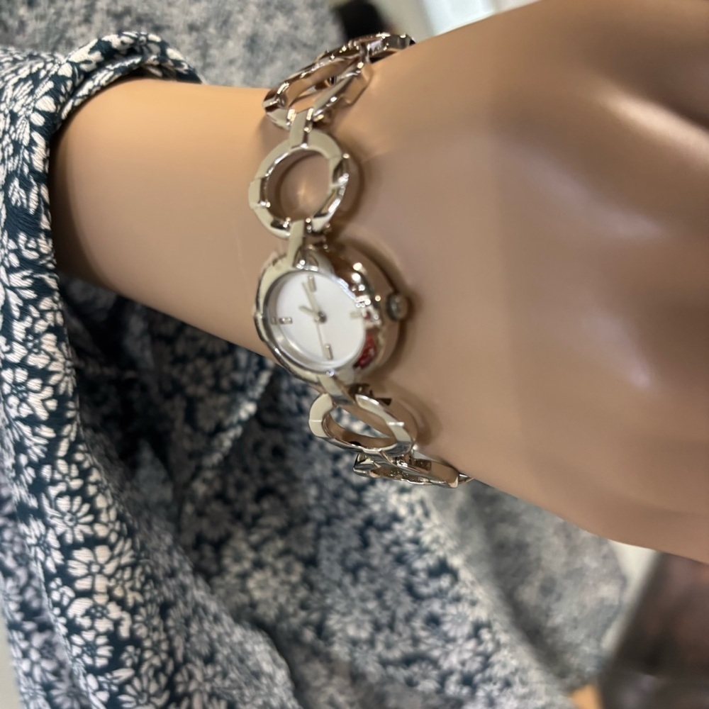 NWT❤️Avon Silverton Circle - Picture 1 of 5